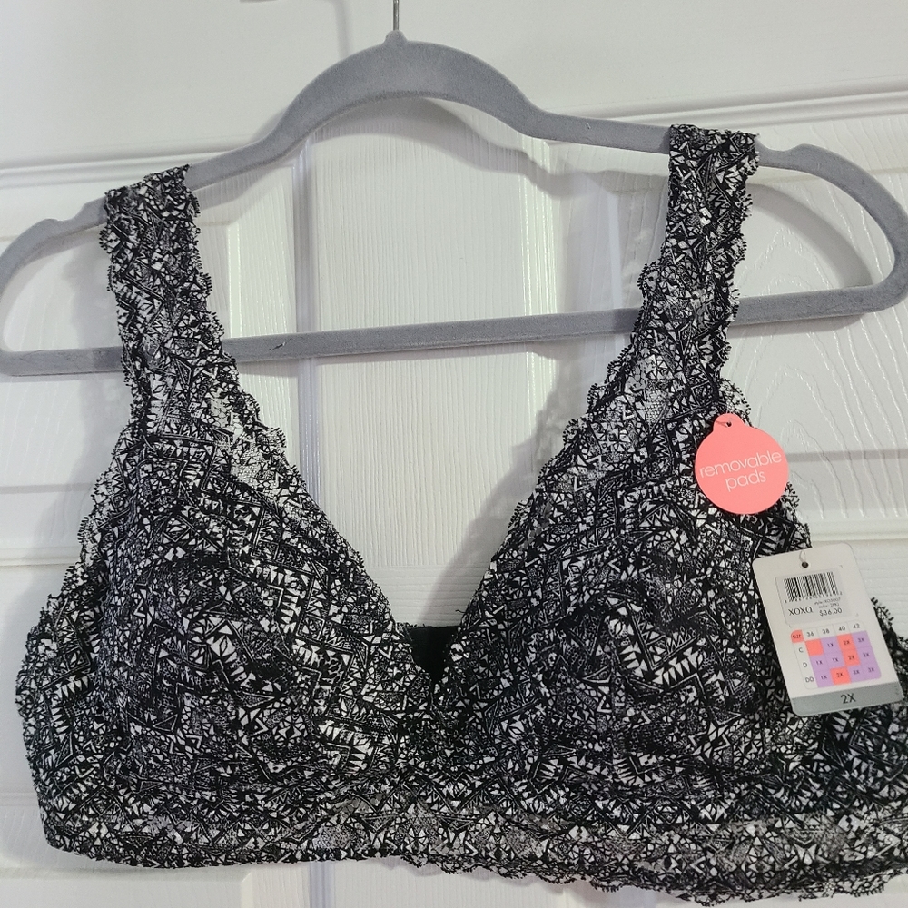 Black and white lace bralette 2X